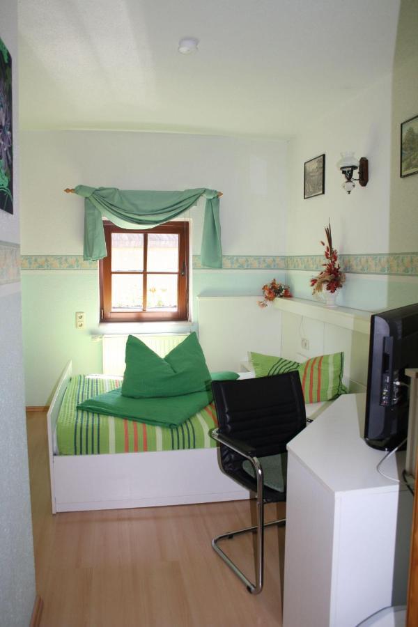 Doppelzimmer-In-Wiesa Thermalbad Wiesenbad Exterior foto